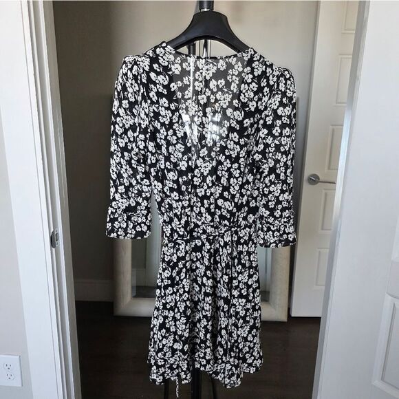 Reformation Zoe Wrap Dress in Nicole Size S - Picture 4 of 5